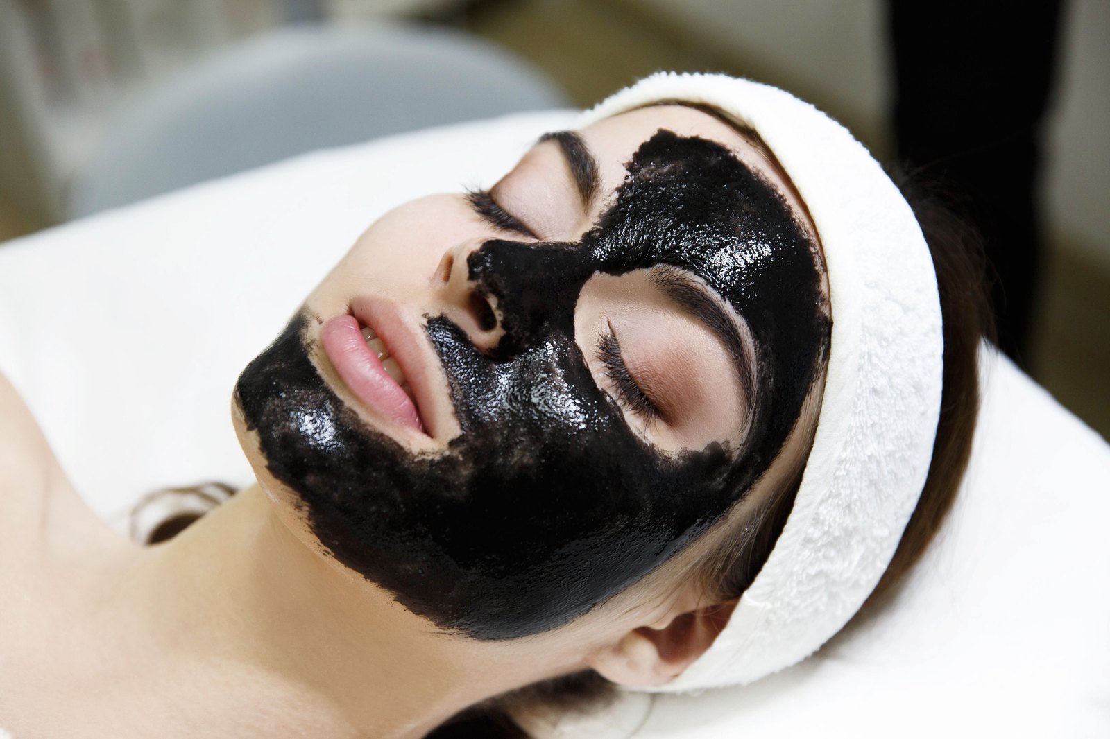 Carbon & radio-frequency facials